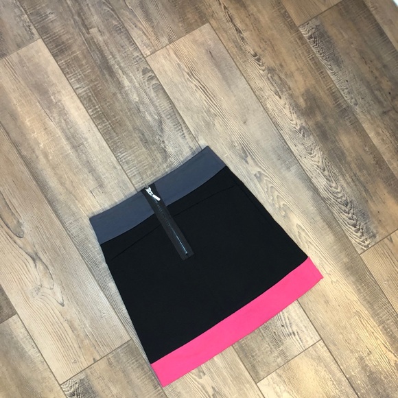 🌀🌀Sleek Mini Skirt🌀🌀 - Picture 2 of 3